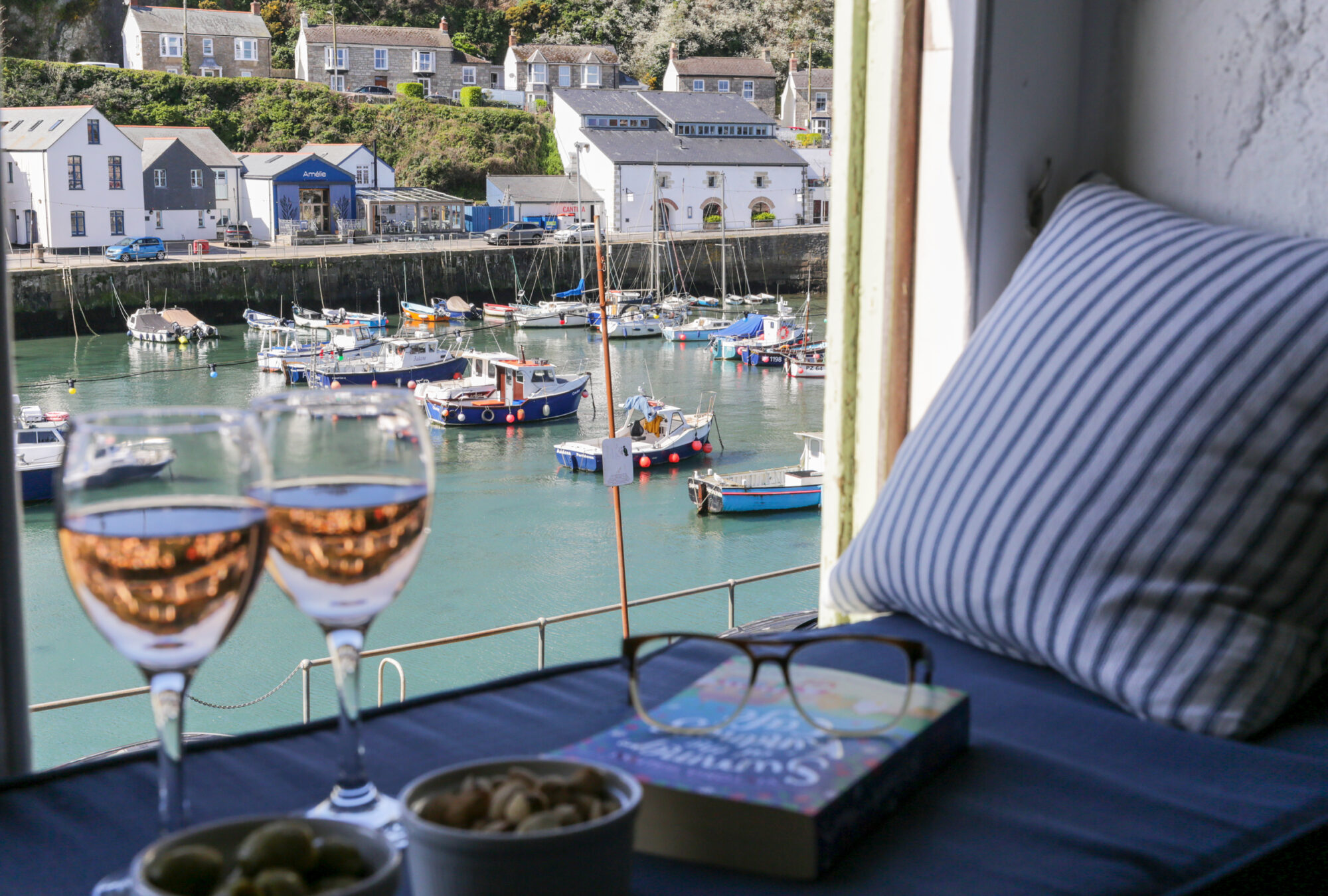 Customs House Loft, Porthleven - interiors