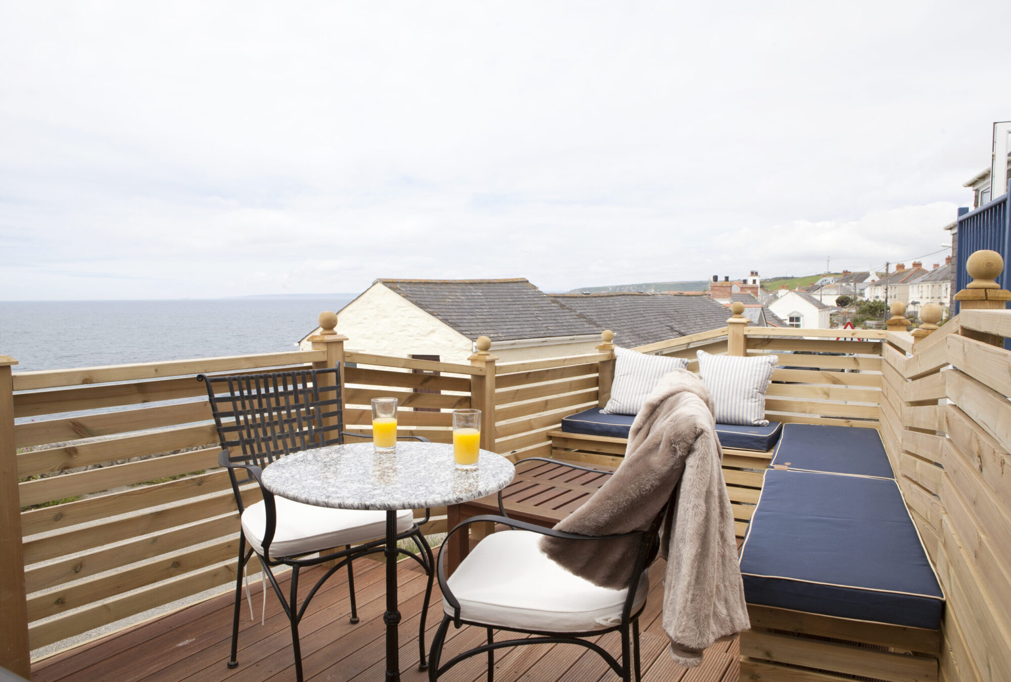 Gull's Way holiday cottage Porthleven interiors exteriors