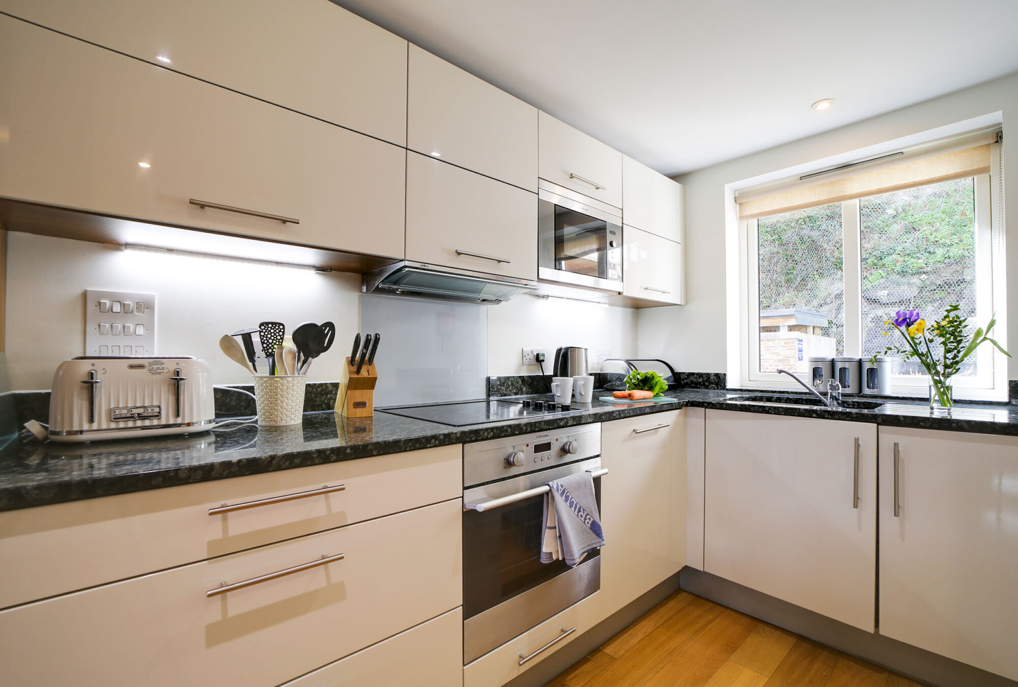 Spinnakers, Porthleven - interiors