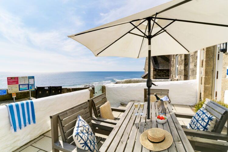 Beachcomber Cottage - Patio view